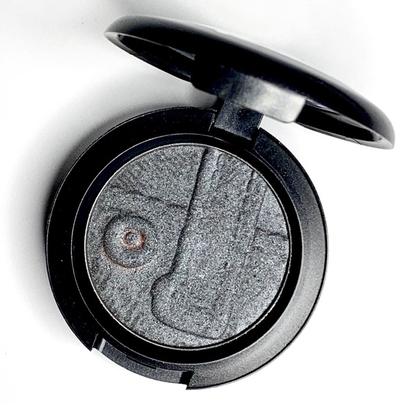 MAC Cosmetics_STOVEPIPE BLACK_EYE SHADOW - Picture 2 of 3